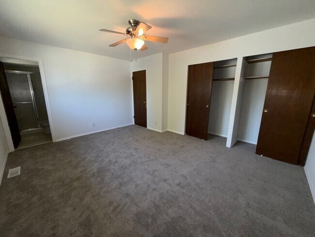 Building Photo - Spacious 5BR / 2BA in Manchester For Rent