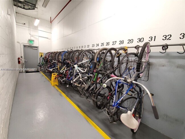 Building Photo - 31 SE 6th St