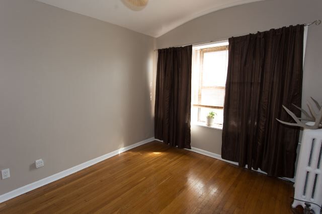 Building Photo - 4312 N Clarendon Ave