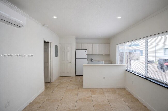 Building Photo - 572 NE 67th St