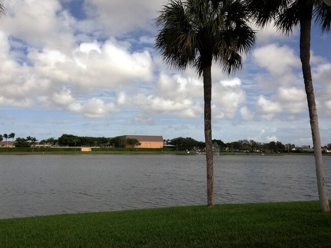 Building Photo - 83 Capri B