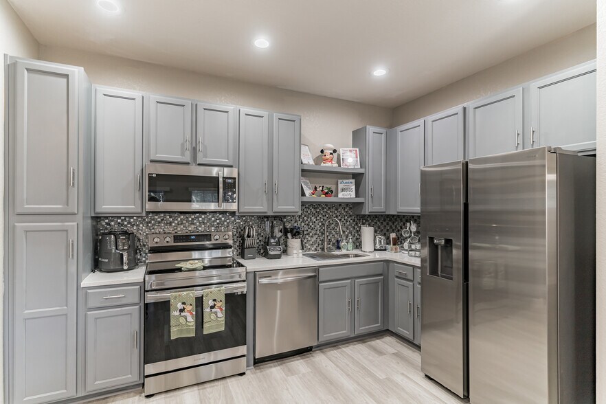 Building Photo - 2468 Caravelle Cir