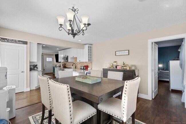 Building Photo - 27 Strathmore Rd