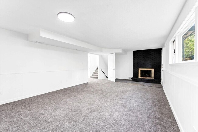 Building Photo - 6305 S Pittsburg St