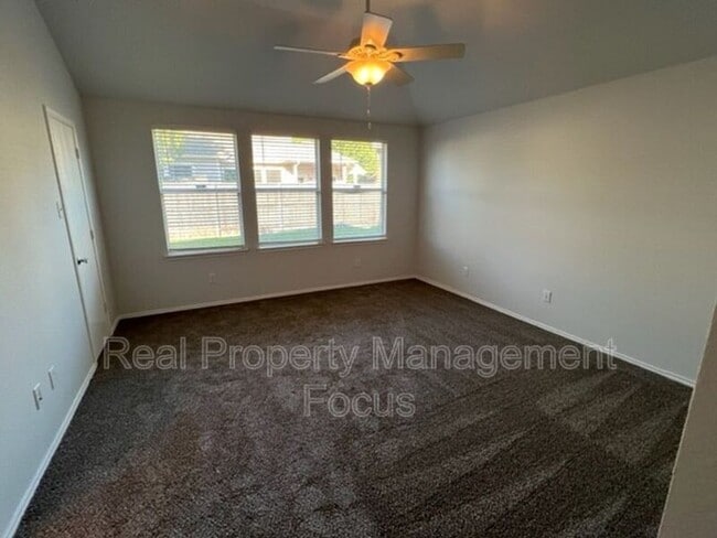 Building Photo - 1004 Trickham Dr