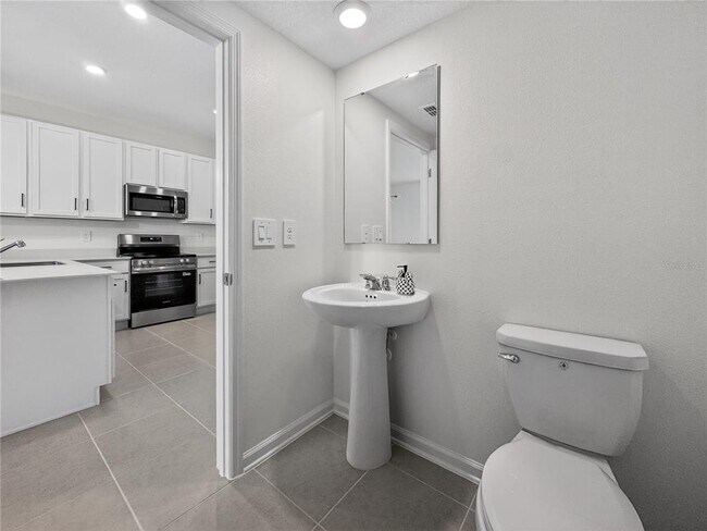 Building Photo - 2735 Skyline Lp