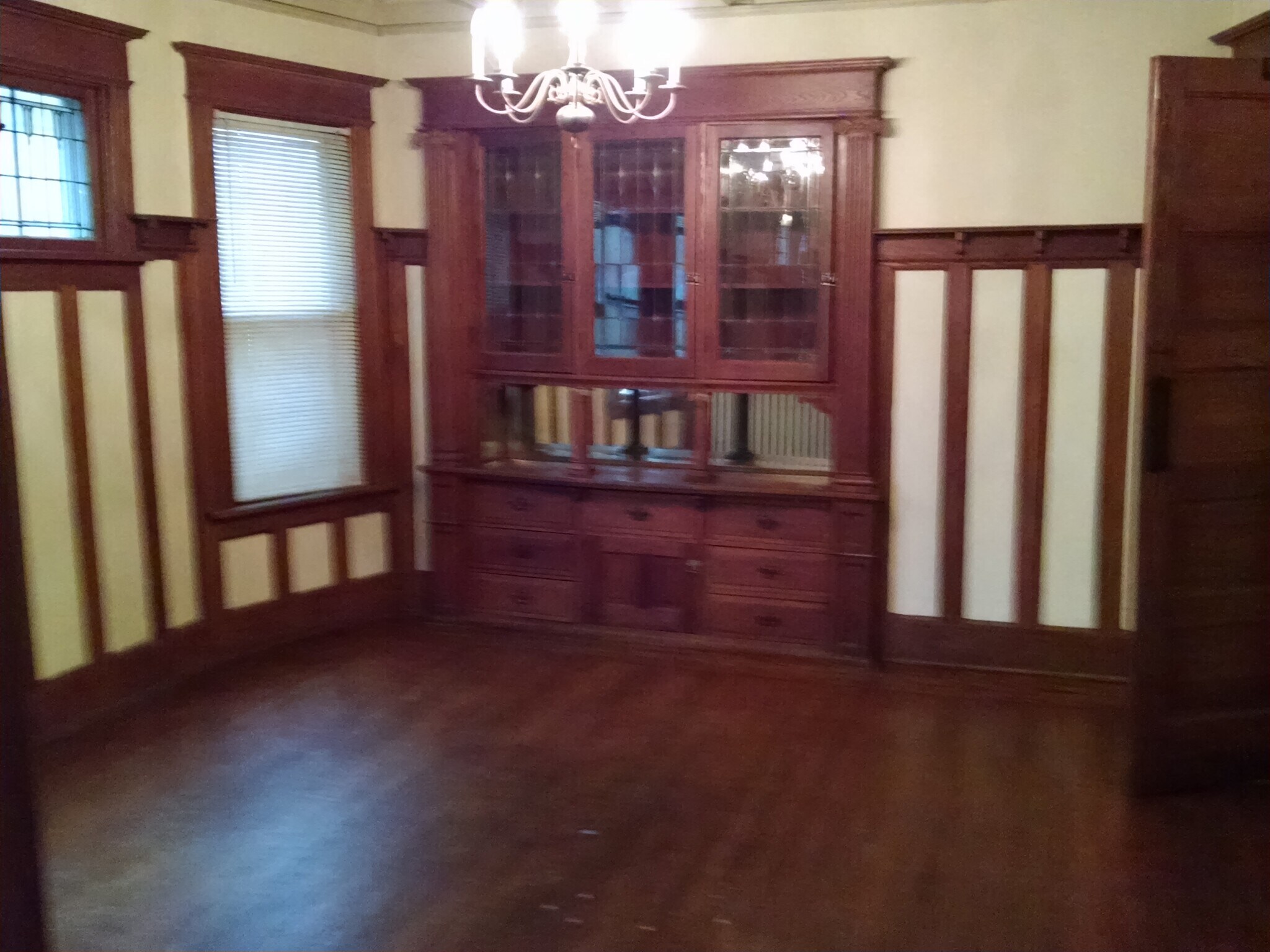dining rm - 3247 N Hackett Ave