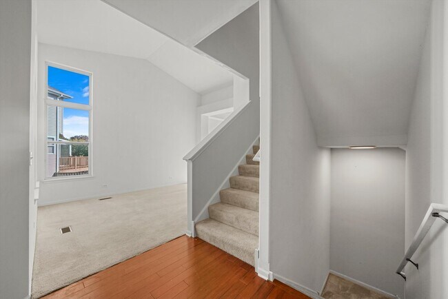 Building Photo - 3251 Thunderbird Ct E