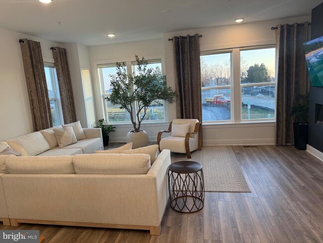 Building Photo - 14305 Dowitcher Wy