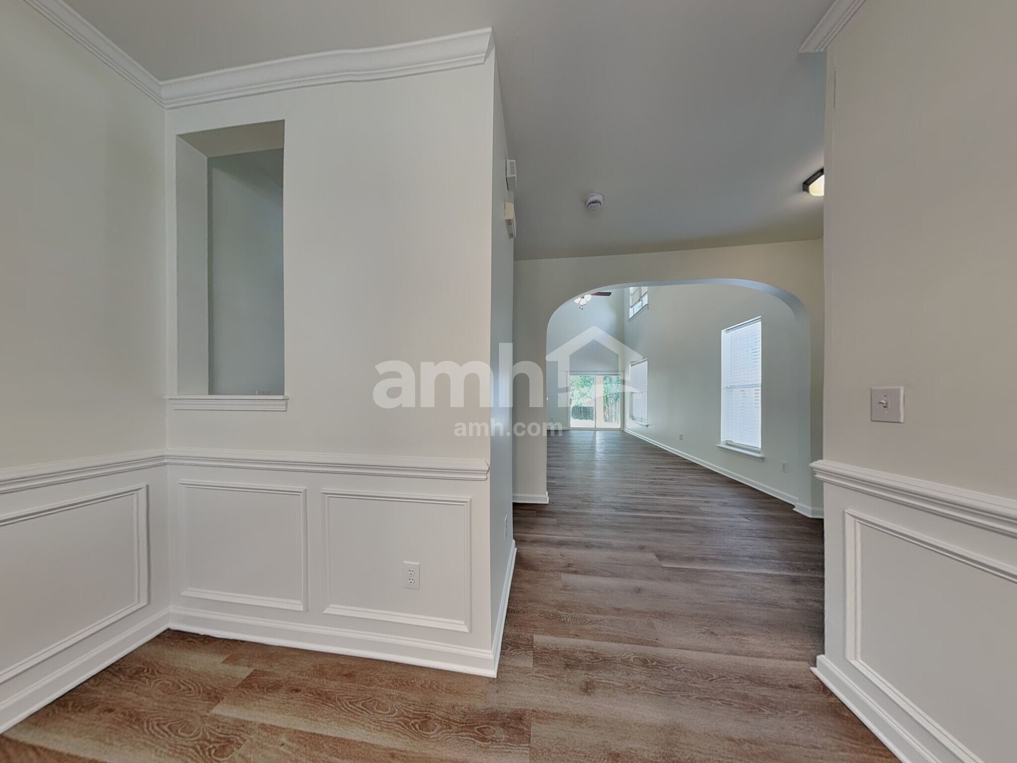 Building Photo - 10607 Secret Garden Ln