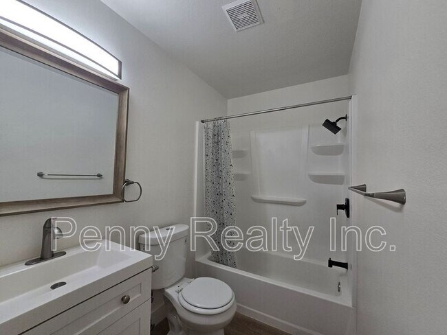 Building Photo - 6046 Reo Pl