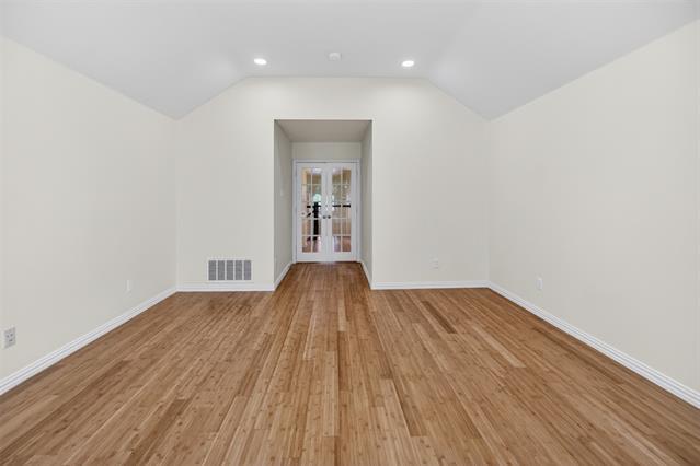 Building Photo - 2616 Cove Dr