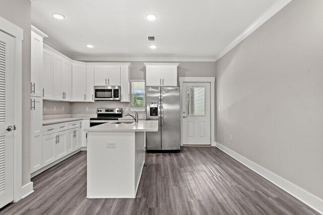 Building Photo - 118 N Sand Palm Rd