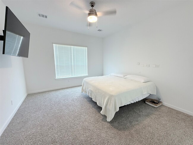 Building Photo - 1609 Sunbend Ln