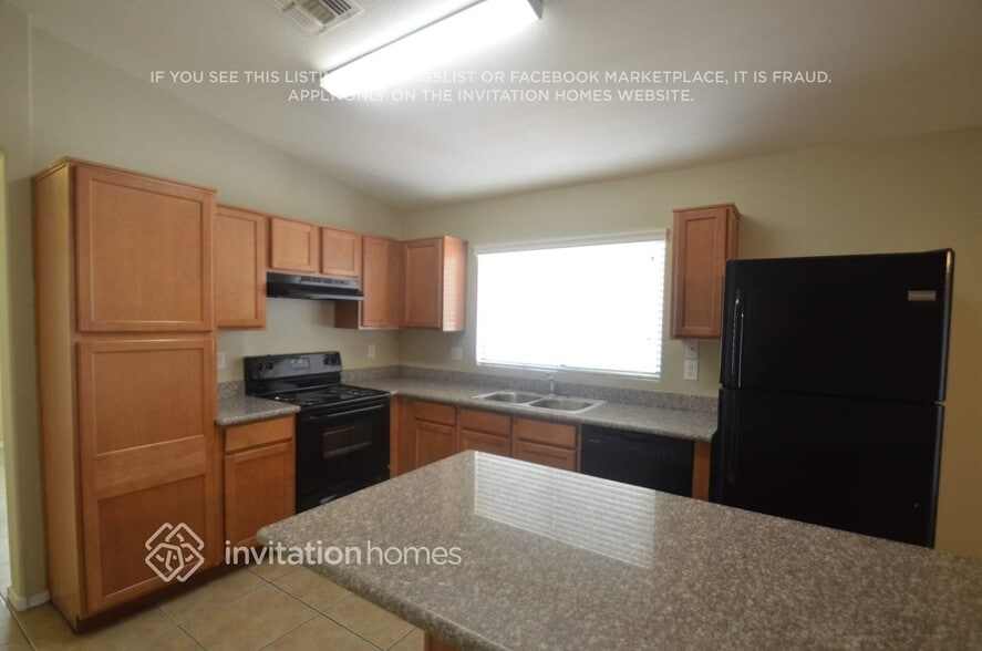 Building Photo - 5409 S 7th Dr