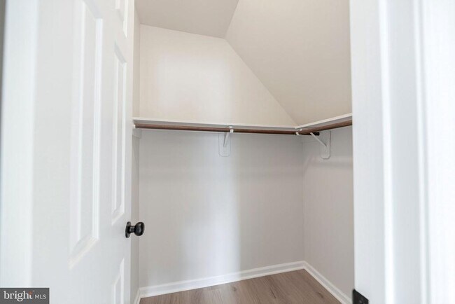 Building Photo - 561 Tiffany Ct