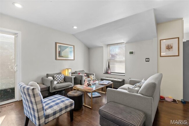 Building Photo - 712 Oak Hollow Ct