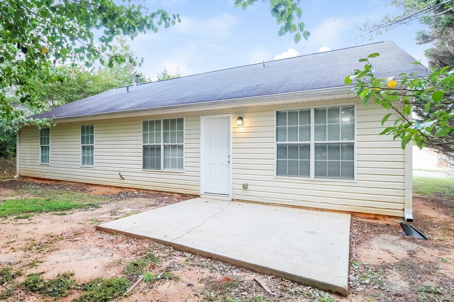 Building Photo - 6165 Leverett Dr