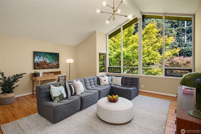 Building Photo - 5bd/4ba Mercer Island Home