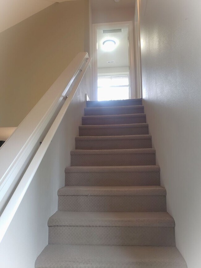 Building Photo - Modern Home in SW Portland