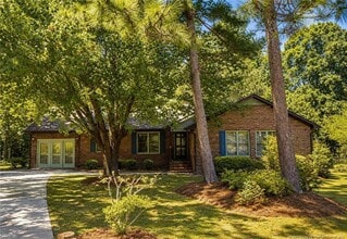 Building Photo - 998 Pepperwood Dr