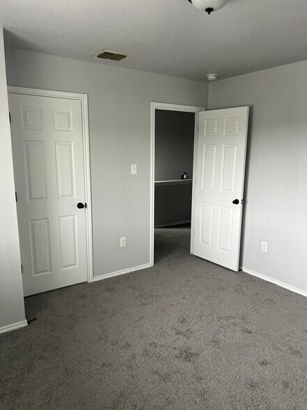 Building Photo - 8704 Vista de Nubes