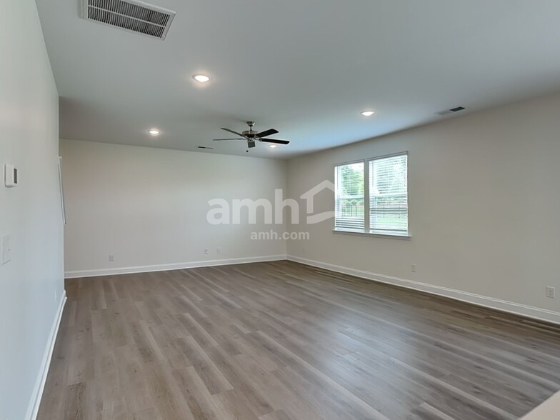 Building Photo - 3520 Lincoln Hts Ln