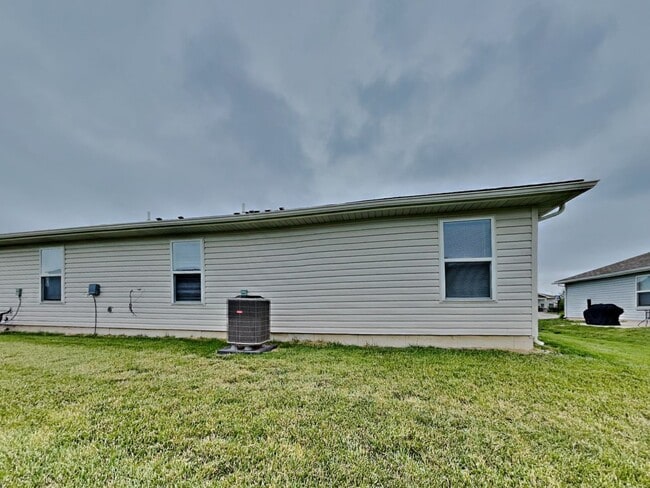 Building Photo - 3 BR/2BA Newly Renovated Single Family Home | 2-Car Covered Parking |In Blue Springs!