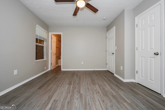 Building Photo - 1920 Gingham Way