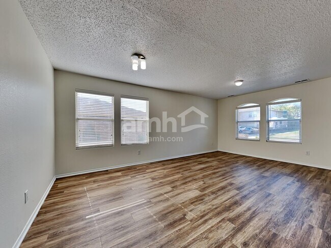 Building Photo - 1039 Mazourka Dr