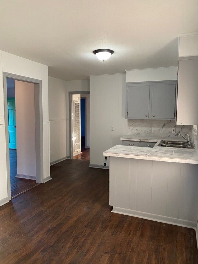 Building Photo - Sunset Acres Beauty