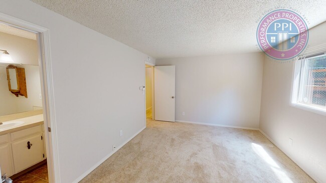 Building Photo - Desirable Tualatin - Central Air! Single L...