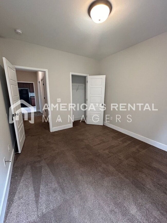 Building Photo - Spacious Home for Rent in Calera! View with 48 Hours Notice!