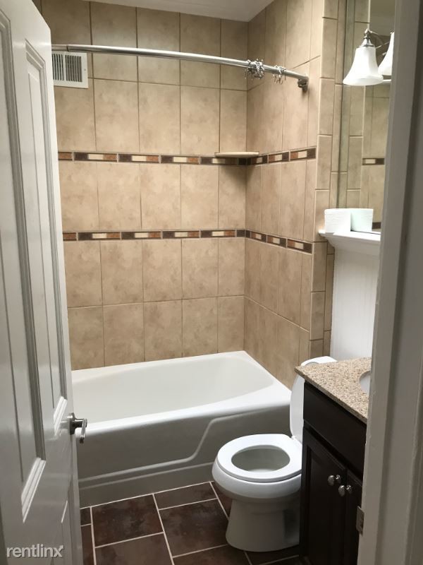 Building Photo - 3 br, 1.5 bath Townhome - 1803 Lovering Ave