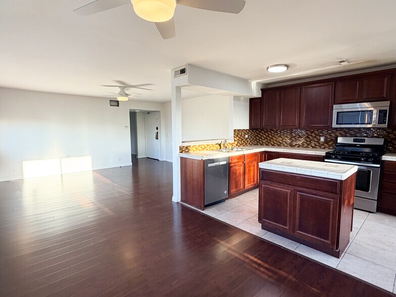 Building Photo - 7305 Milwood Ave