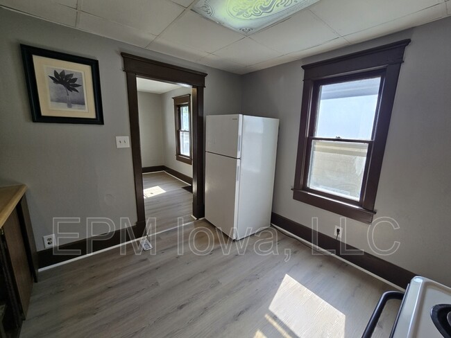 Building Photo - 124 Moir St