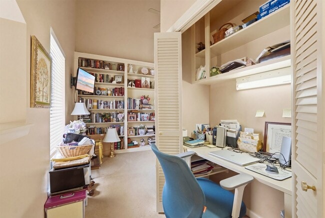 Building Photo - 10125 Valley Forge Dr