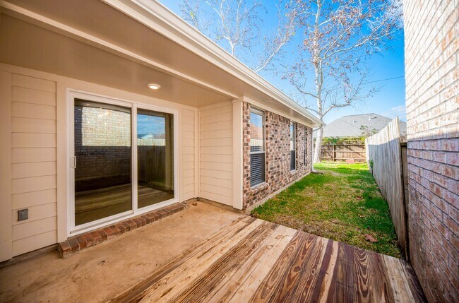 Building Photo - 121 Coffee Ln