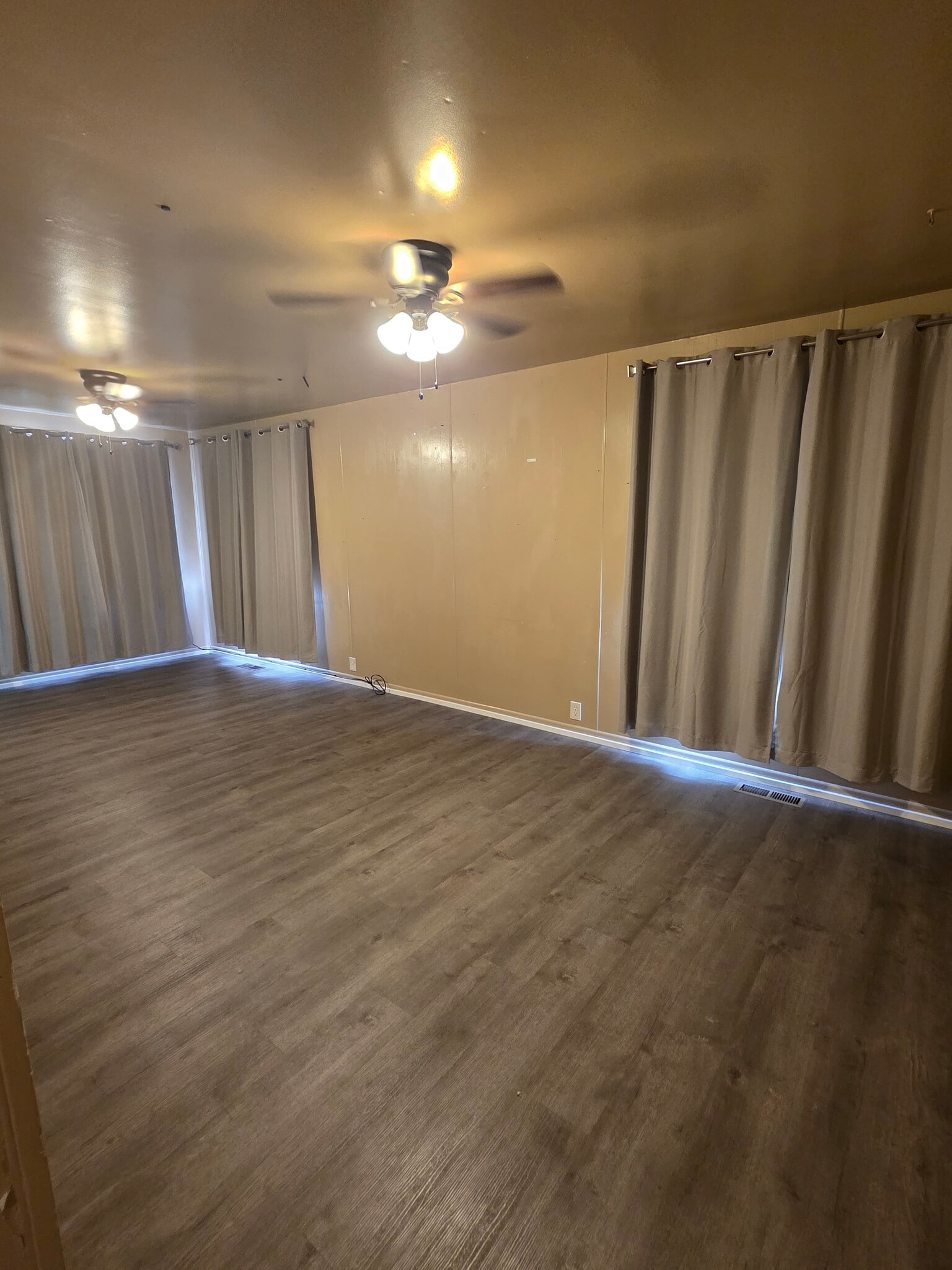 LR from Entryway y - 552 5th Ave W