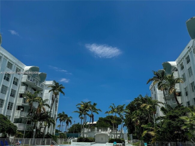 Building Photo - 484 NW 165th St