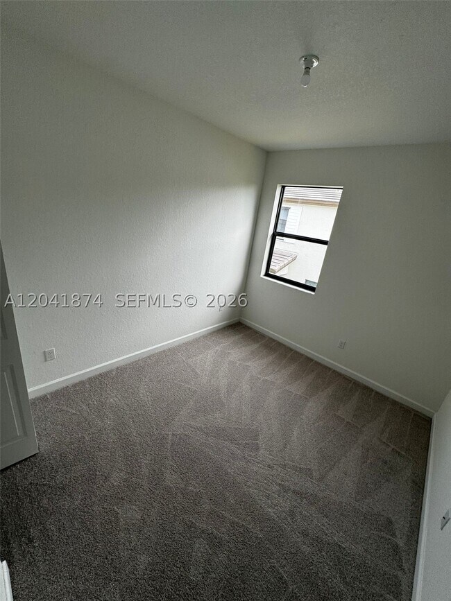 Building Photo - 285 SW 159th Dr