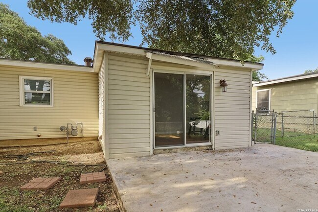 Building Photo - 623 Weizmann St