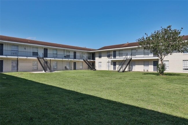 Primary Photo - 310 Yaupon St