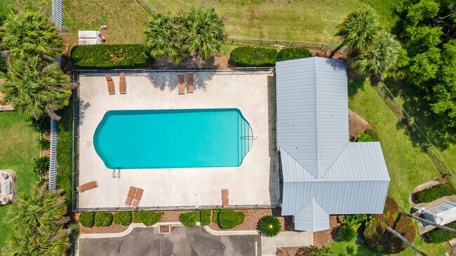 Building Photo - Stunning South Pointe 4/3 Home with Solar ...