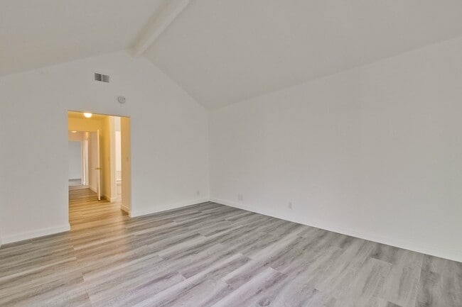 Building Photo - Welcome to this 3 bedroom 2 bath Just updated Townhome located in South San Jose.