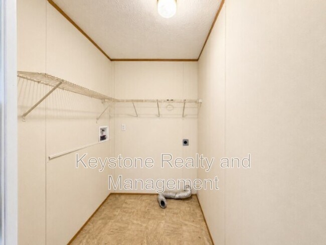 Building Photo - 726 Trevor Ln