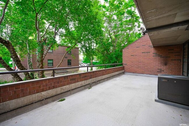 Building Photo - Modern Downtown Condo at Arlington Place