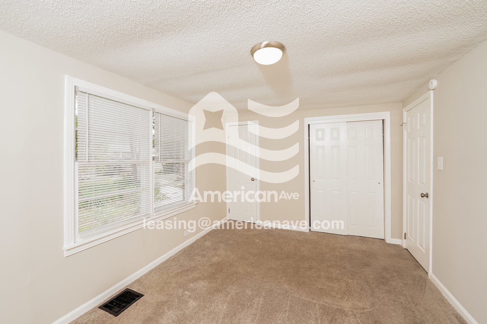 Building Photo - 487 6th Ave SW