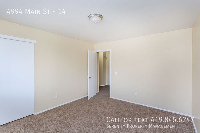 Building Photo - Fall In Love With This Two bedroom Townhom...