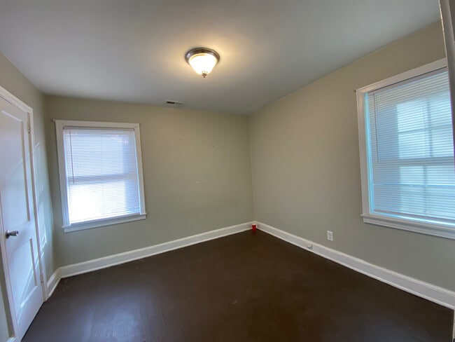 Building Photo - Room in Single Family Home on Remount Rd